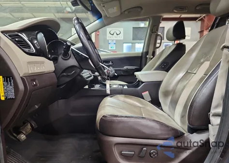 2018 Kia Sedona Sxl z USA, uszkodzony, nr VIN KNDME5C15J6357385